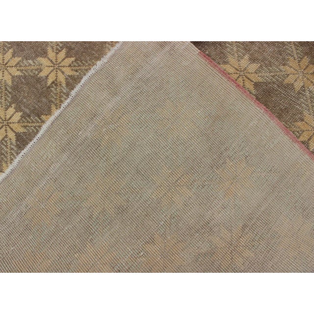 Textile Midcentury Vintage Turkish Oushak Rug With Floral or Star Lattice Pattern For Sale - Image 7 of 8