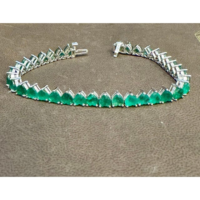 30 Ct Natural Heart Shape Emerald Cocktail Tennis Bracelet 14 Kt White Gold 7" For Sale - Image 4 of 8