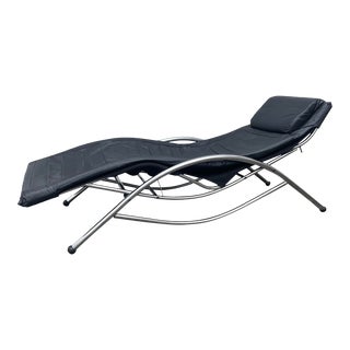 Vintage 1970s Corbusier Style Leather and Tubular Chrome Chaise For Sale