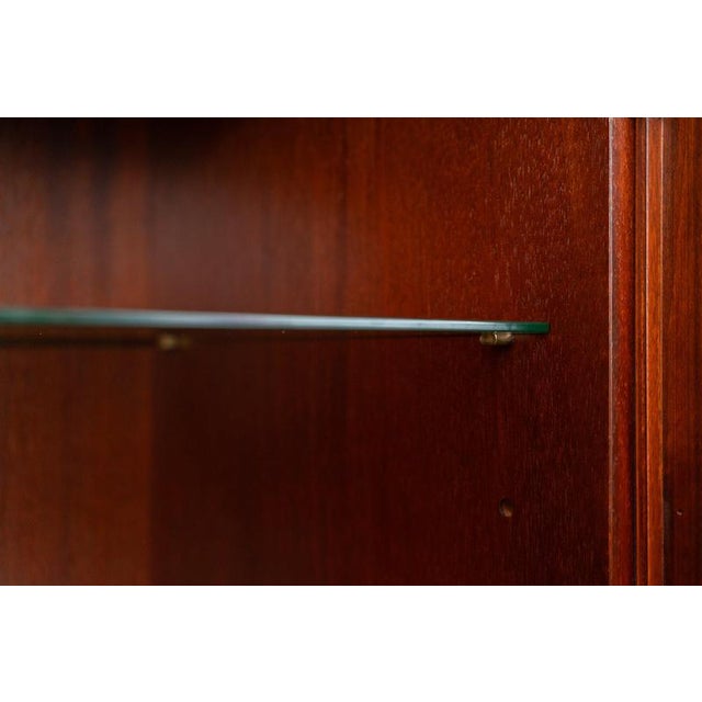 Antique Style Mahogany Display Cabinet, Late 20th Century For Sale - Image 16 of 18
