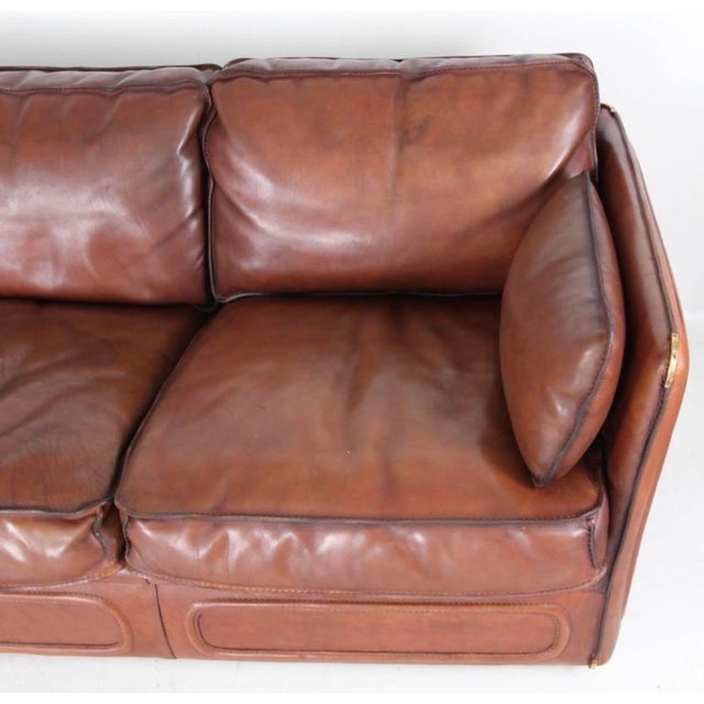 Stunning 3-seater Roche Bobois leather sofa from the 1970s. Rare in a 3-seater format, this is a high-quality, very...