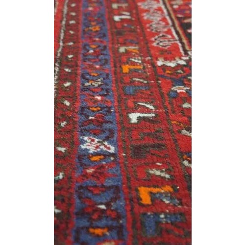 Vintage Oriental Rug in Wool For Sale - Image 5 of 8