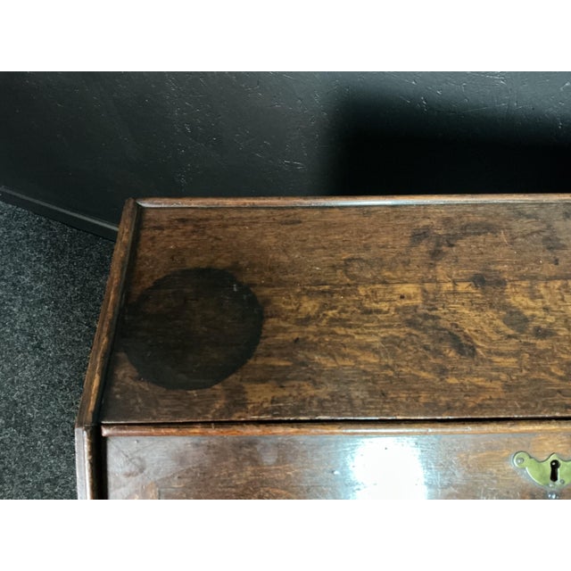 William and Mary Oak Bureau, 1700s, in Good conditions. Designed before 1890
