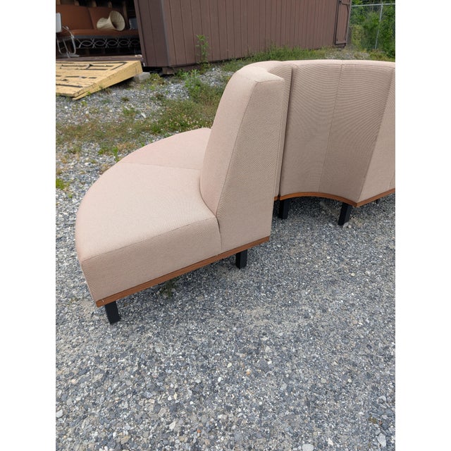 Pair of Jasper Group Curved Serpentine Modular Benches – Mid-Century Modern Inspired Corporate Lounge Loveseats in Two-Tone Tweed Upholstery For Sale - Image 12 of 14