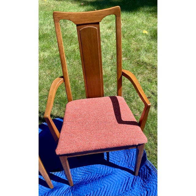 Thomasville "Bryn Mawr" Walnut High-Back Dining Chairs in Knoll Luxe Tempest Bouclé - Set of 6 (2 Arm, 4 Side) 1975 For Sale - Image 9 of 18