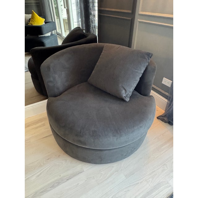 Sink into comfort with this timeless Pottery Barn Balboa swivel chair. At 40" wide, it’s the ideal size for cozy reading...