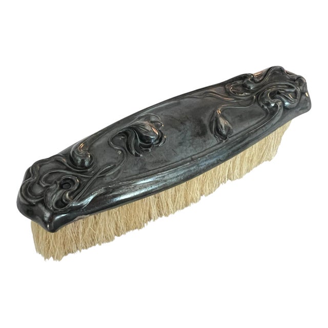 1904 Antique Vanity Valet Brush Silver Plate Repouseé Floral Motif Horse Hair Bristles For Sale