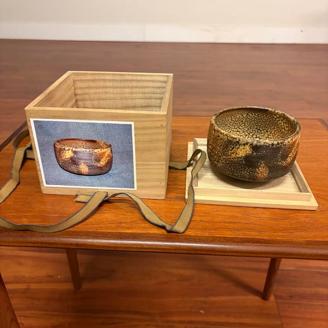 Japanese Studio Pottery Chawan Matcha Tea Bowl in Original Tomobako Box For Sale - Image 10 of 16