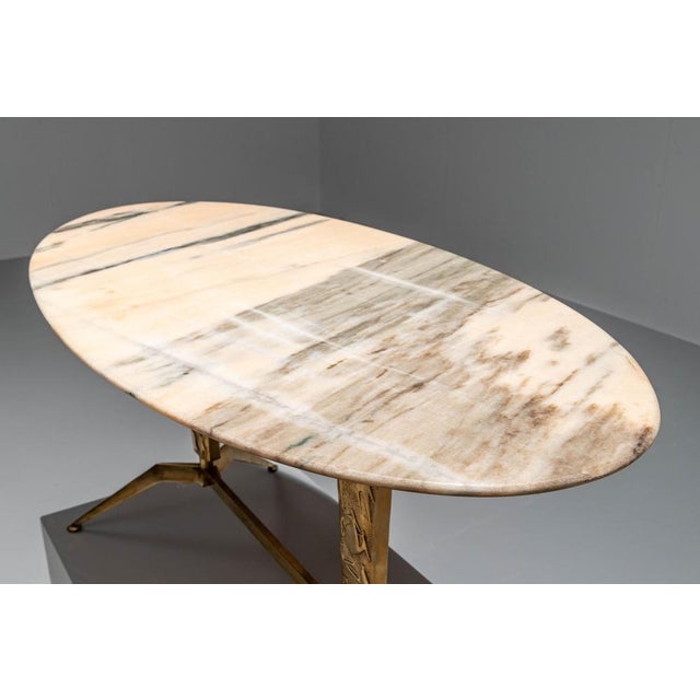 1970s Oval Side Table in Pink Marble and Brass, Italy, 1970s For Sale - Image 5 of 8