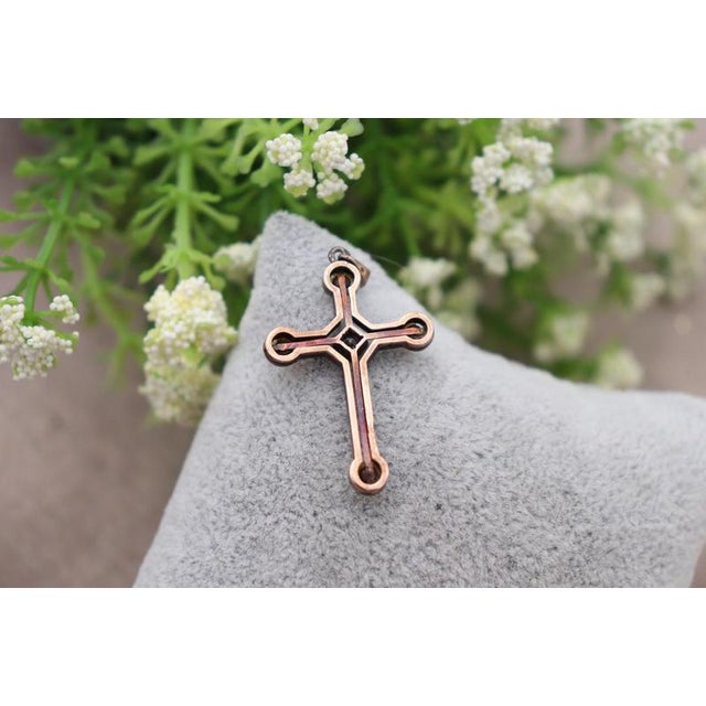 Gold Cross Pendant with Paw Print and Diamonds, 19th Century For Sale - Image 5 of 6