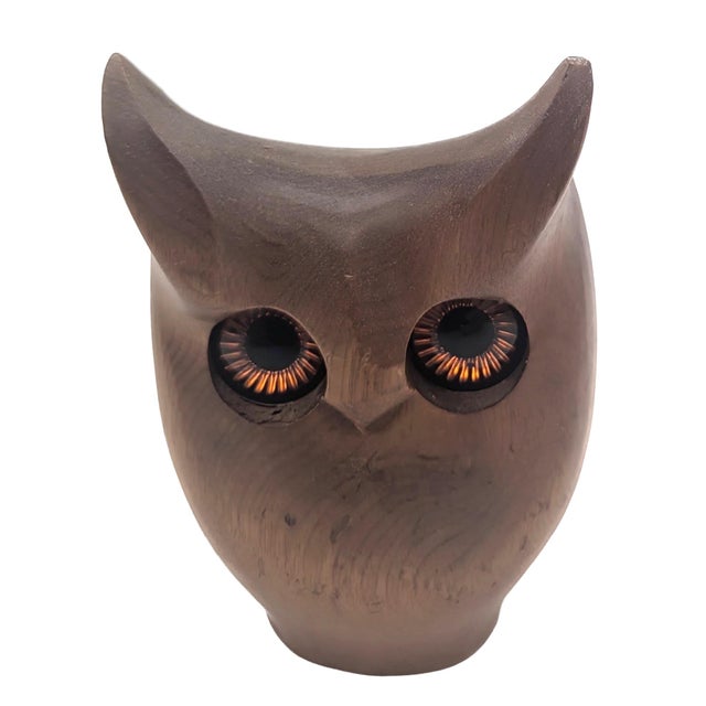 Offered is a vintage, mid 20th Century carved and lathed Myrtlewood (from Oregon) owl figurine with orange plastic eyes....