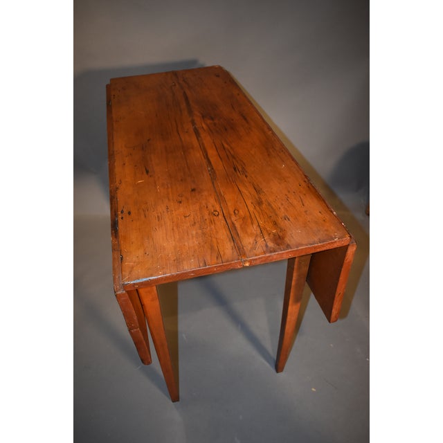 18th Century American Country Hepplewhite Breakfast Table For Sale - Image 4 of 5