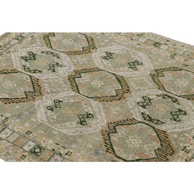 Hand-knotted in a special blend of Ghazni wool, this 5x5 rug from Rug & Kilim’s custom-classics Burano Collection is...