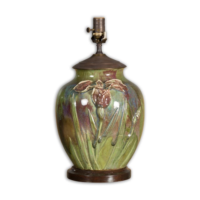 Early 20th Century 1920s Green Pottery Table Lamp with Raised Floral Motif on Wooden Base, Wired For Sale - Image 5 of 12