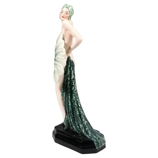 Rare goldscheider ceramic of the 1930s: the standing young variety dancer is only dressed in a headdress and high heels....