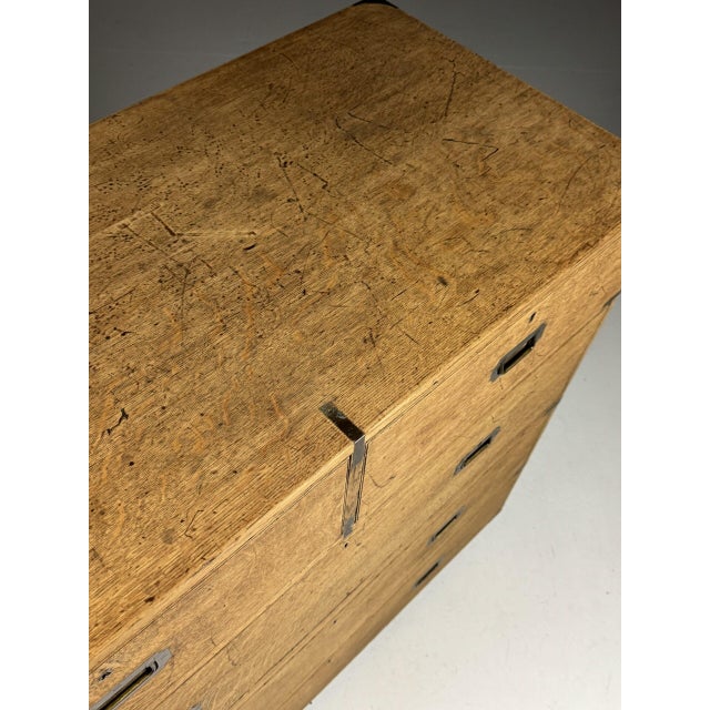 Campaign Chest of Drawers in Oak, 19th Century For Sale - Image 9 of 18