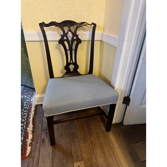 Cornflower Blue Late 19th-Century English Mahogany Dining Table, Seats 8 With Fully Matching Chairs (Expands to 14) For Sale - Image 8 of 17