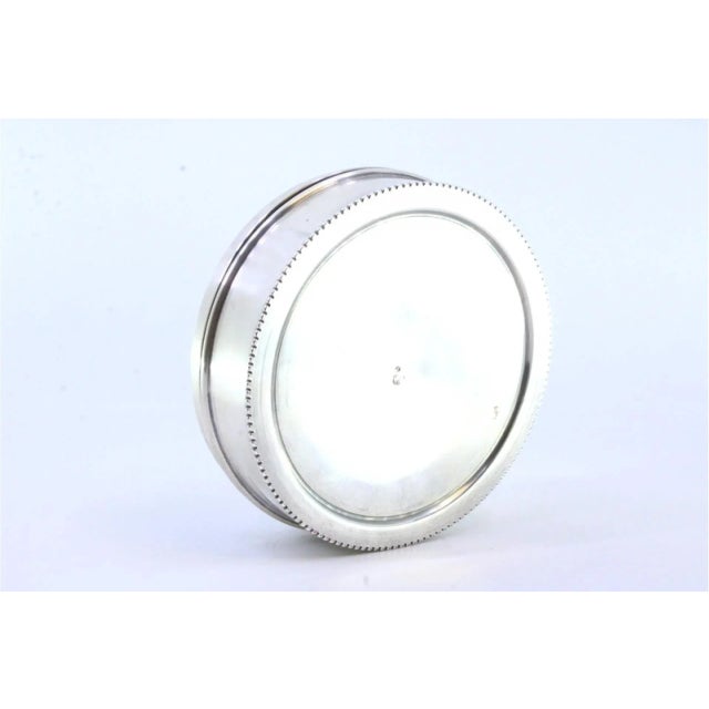 Silver Box with Raised Floral Motifs and Frieze For Sale - Image 4 of 9