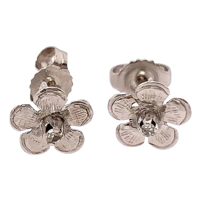 14 Karat White Gold Flower Stud Earrings With Round Diamond For Sale
