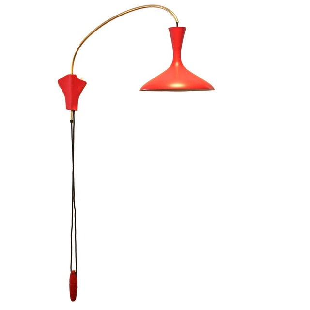 Very rare, unusual wall lamp, height-adjustable using a counterweight, made of solid brass and a large reflector shade in...