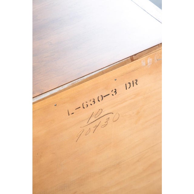 Mid Century Modern Credenza Dresser 8 Drawers Thomasville Walnut, Attributed For Sale - Image 10 of 11