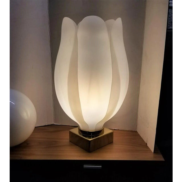1970s Oversized Acrylic Tulip Lamp in the Style of Roger Rougier For Sale - Image 5 of 10