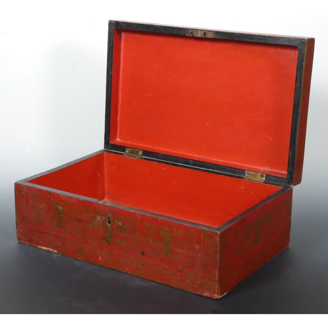 Antique Early 19th Century Chinese Export Scarlet Red Lacquer & Gilt Wood Table Box For Sale - Image 4 of 9