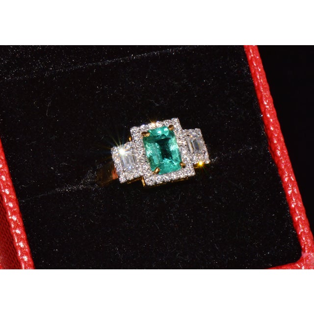 Certified Natural 2.14cts Emerald vs F Diamond 18k Solid Gold Three Stone Halo Ring, Size 6.5 For Sale - Image 11 of 14