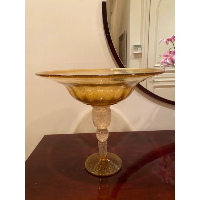 1980s Murano Style Glass Centerpiece Pedestal Bowl With Gold Leaf Speckles For Sale In New York - Image 6 of 10