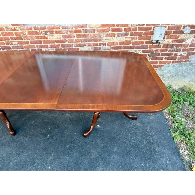 Early 20th Century Large Geogrian Style Three Triple Pedestal Base Inlaid Mahogany Dining Table With Leaves. For Sale - Image 4 of 18