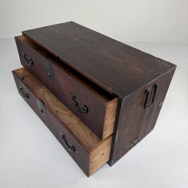 Contemporary Low Japanese Kimono Tansu with Drawers, 1900s For Sale - Image 3 of 9