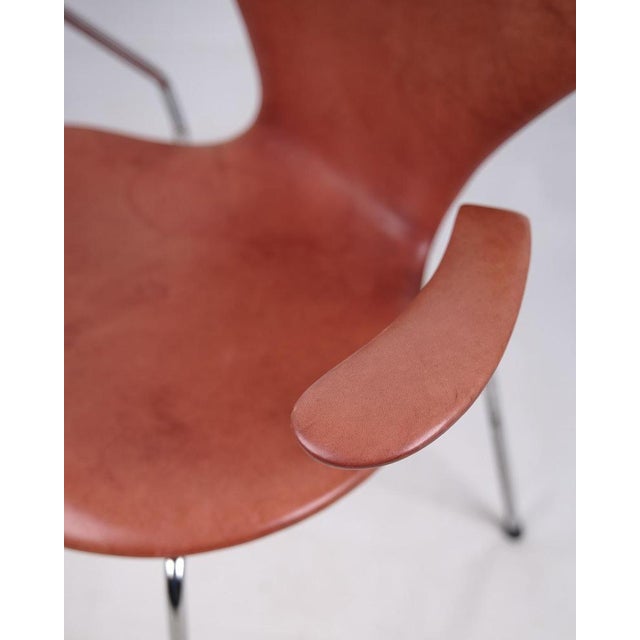 Model 3207 Seven Chair with Armrest in Cognac Leather by Arne Jacobsen from Fritz Hansen, 1980s For Sale - Image 3 of 9