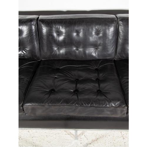 Black Vintage Three-Seater Sofa in Black Leather with Chrome Frame from Florence Knoll, 1970s For Sale - Image 8 of 12