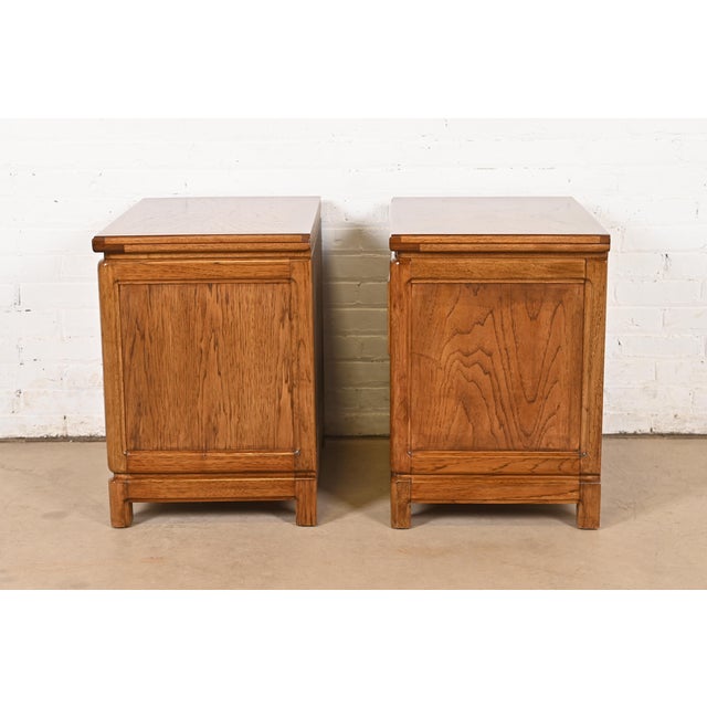 Thomasville Mid-Century Modern Hollywood Regency Campaign Nightstands, Pair For Sale - Image 10 of 12