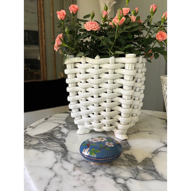 Vintage Cloisonné Round Trinket Box / Round Jewelry Box CONDITION: Good vintage condition. Please zoom in on photos and...