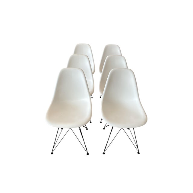 Mid-Century Modern White DSR Chairs by Charles & Ray Eames for Vitra, 2012, Set of 6 For Sale - Image 3 of 13
