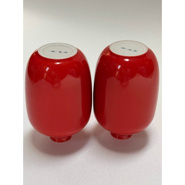 1990s 1990s Chinese Middle Kingdom Bo Jia Glossy Red Porcelain Bud Vases - A Pair For Sale - Image 5 of 9