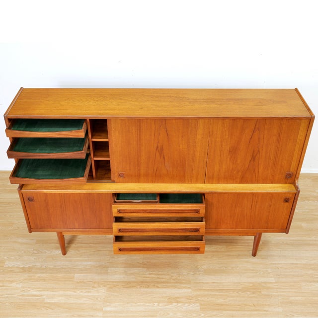 Brown Mid Century Hutch Credenza Attributed to Johannes Andersen For Sale - Image 8 of 14