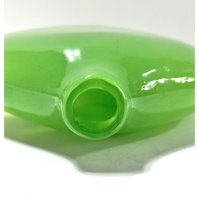 1970s Vintage Lime Green Hand Blown Art Glass Vase – 1970s Modern For Sale - Image 5 of 6