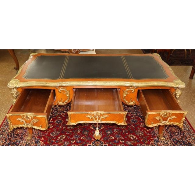​Bronze Mounted Louis XV French Style Walnut Writing Desk Bureau Plat For Sale - Image 9 of 18