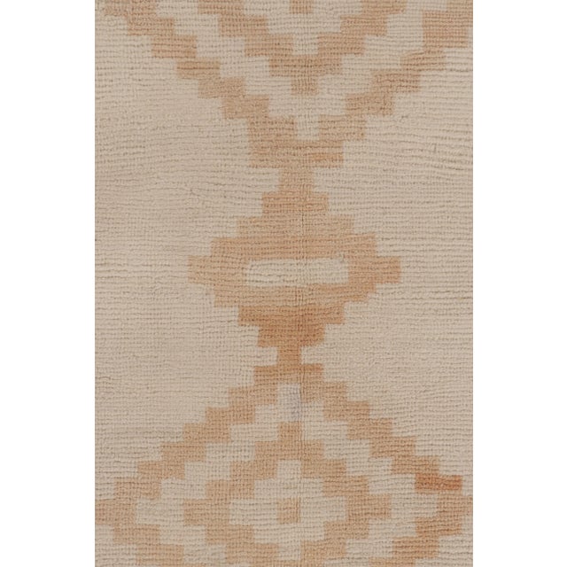 Vintage Tulu Runner Rug in Beige and Cream Diamond Medallions - Rug & Kilim For Sale In New York - Image 6 of 8
