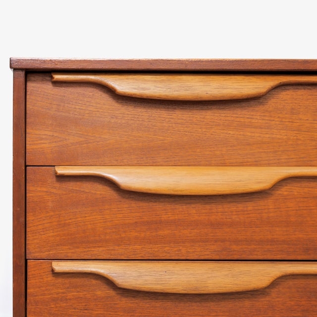 Mid Century Teak Credenza Attributed to Stonehill Furniture For Sale In Los Angeles - Image 6 of 10