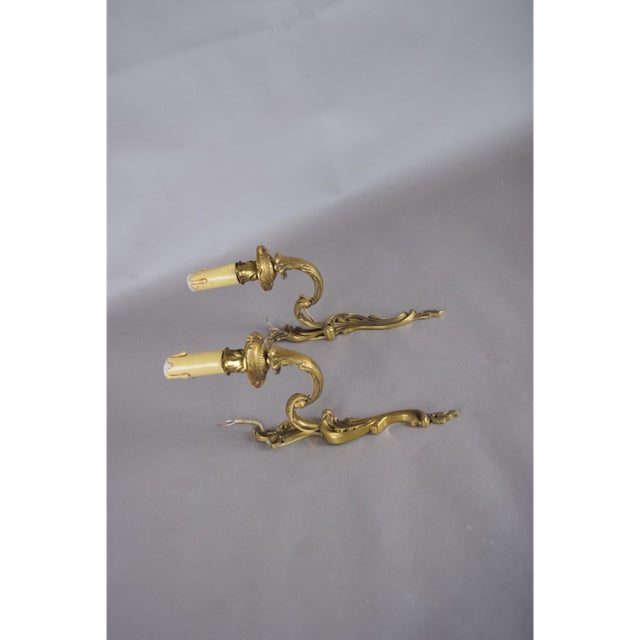 French Louis XV Style Brass Wall Sconces, 1940s, Set of 2 For Sale - Image 3 of 9