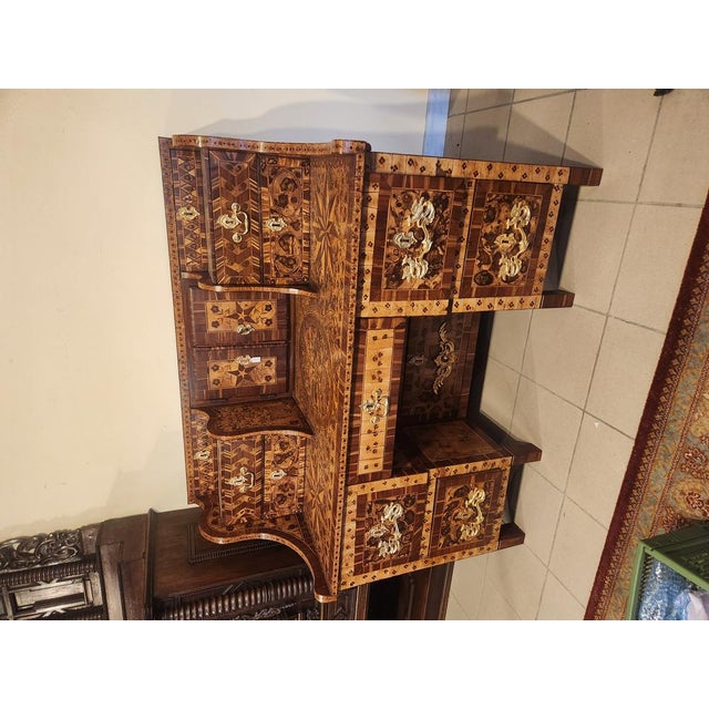 Brown French Desk in Native Marquetry, 1700s For Sale - Image 8 of 18