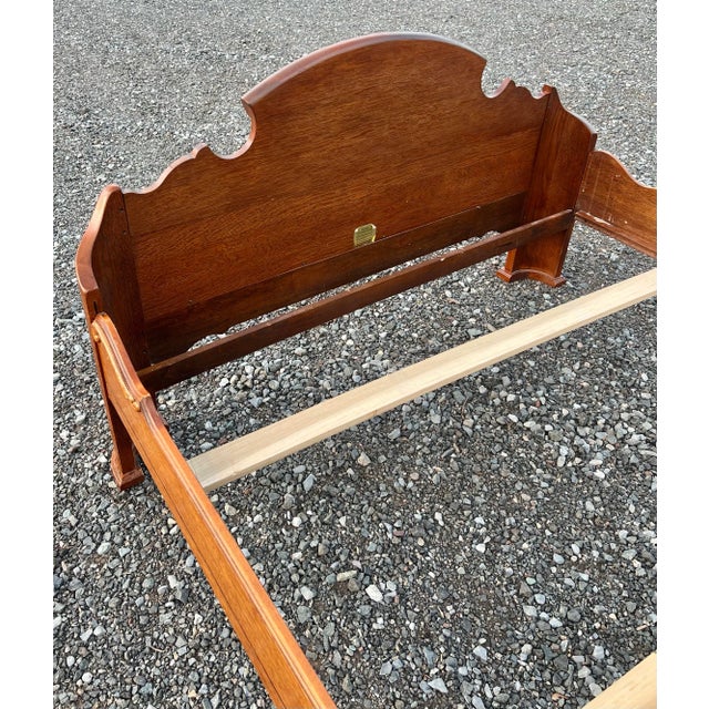 Lexington Carved Victorian Mansion Oak Bed - Queen Size For Sale In New York - Image 6 of 12