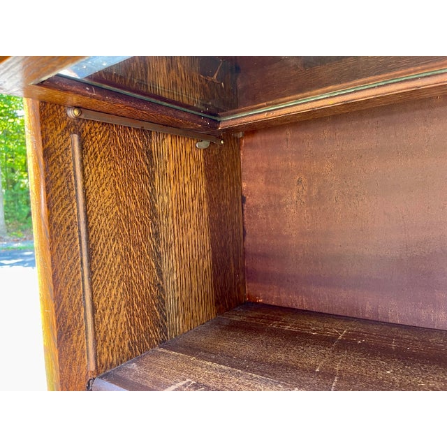 Antique Barrister Bookcase in Quarter-Sawn Oak Attributed to the Gunn Furniture Company For Sale - Image 9 of 12