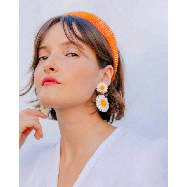 Workshop labeled “Living Heritage Company". Featherweight:10 grams per pair. Dimensions:6.5 cm. Composition:Emaline,...