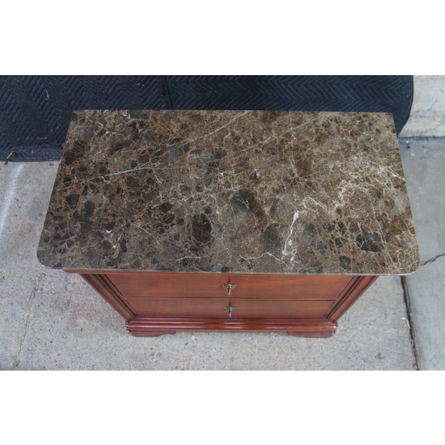 A Pair of Stickley French Louis Philippe Style Cherry Marble Top Nightstands Bedside Table For Sale - Image 12 of 15
