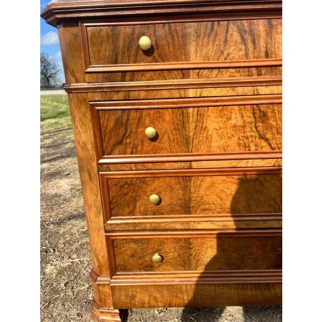 Sienna 19th Century Louis Philippe Burl Walnut Marble Top Chest of Drawer / Commodes For Sale - Image 8 of 17