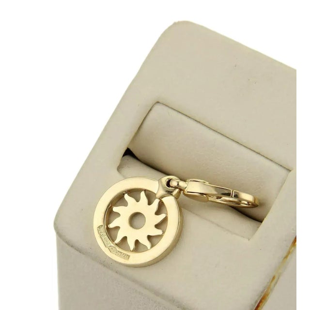 Bulgari Late 20th Century 15231 - Bvlgari Tondo Sun Burst 18k Yellow Gold Circle Charm For Sale - Image 4 of 4